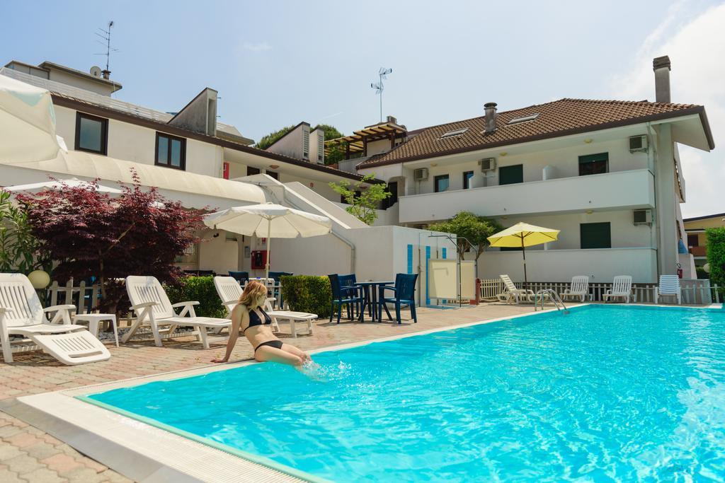 Hotel Rosa Dei Venti Линьяно-Саббьядоро Экстерьер фото